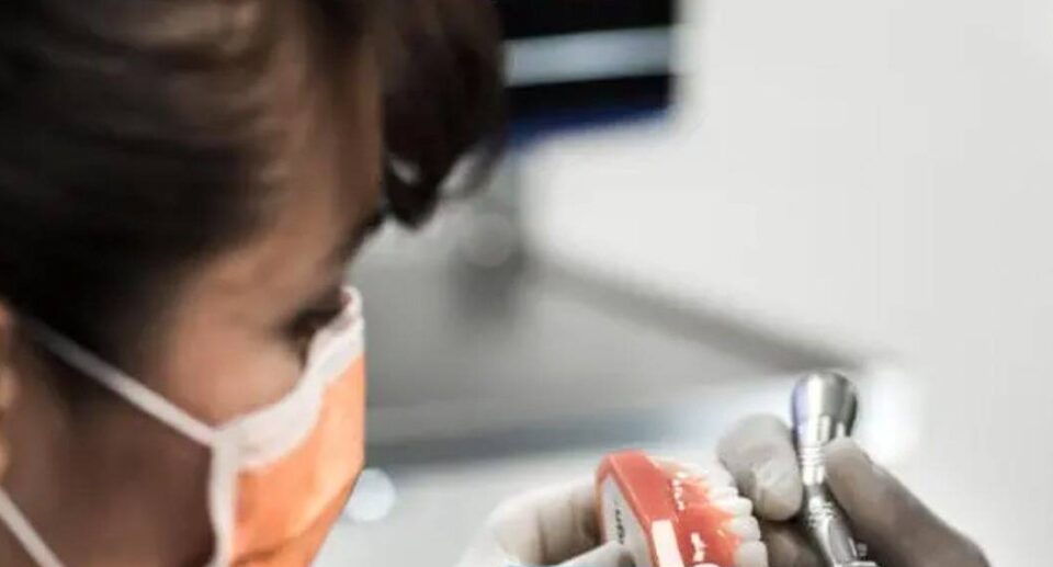 Implantes de Titanio:  Recupera tu sonrisa y tu masticación